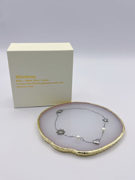 Celestial Pearl Charm Bracelet – Sonne, Stern & Herz ☀️✨