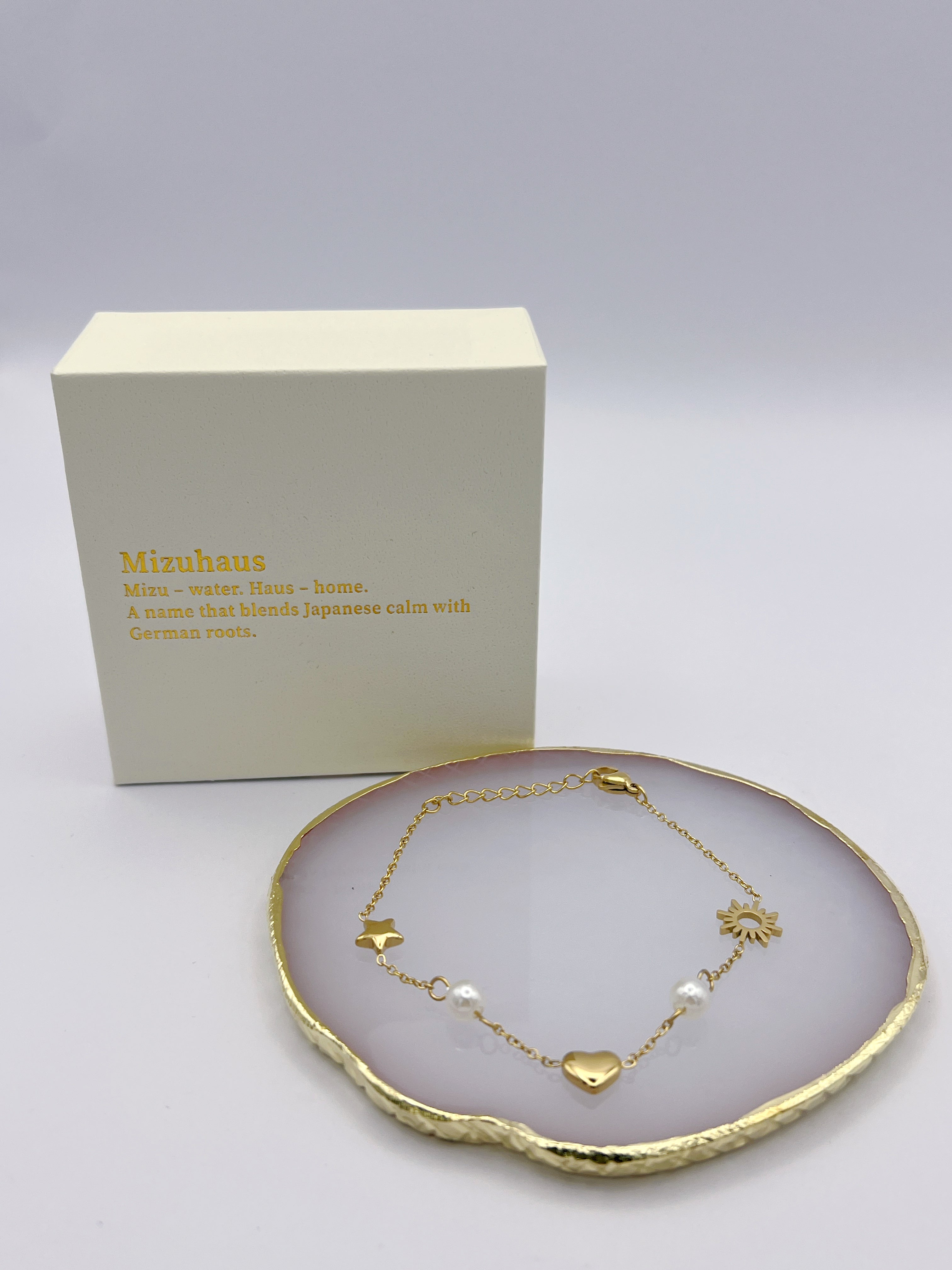 Celestial Pearl Charm Bracelet – Sonne, Stern & Herz ☀️✨