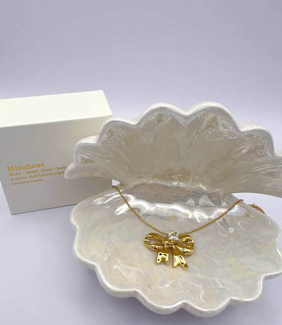 Classic Ribbon Bow Pendant Necklace – Gold