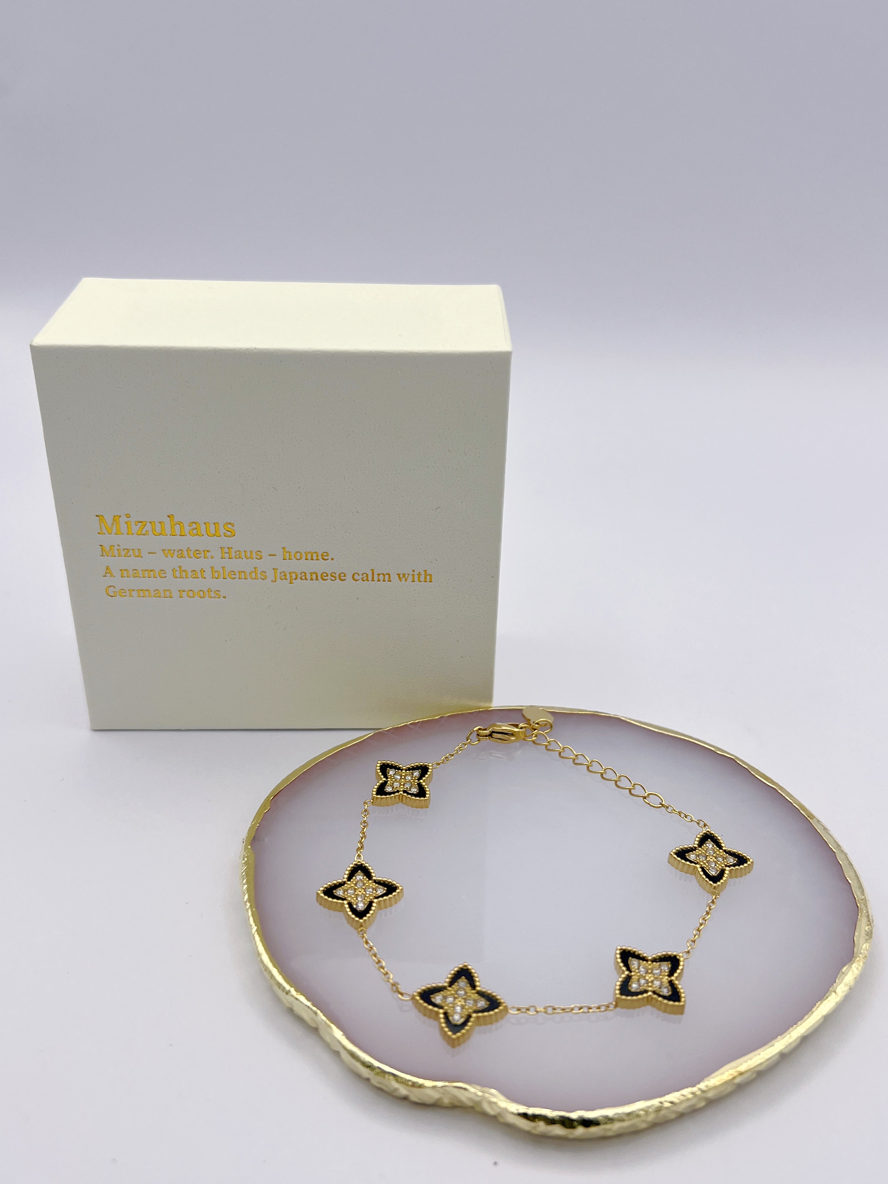 Schwarzes Emaille-Blumenarmband – Glamourös & Feminin 🖤✨