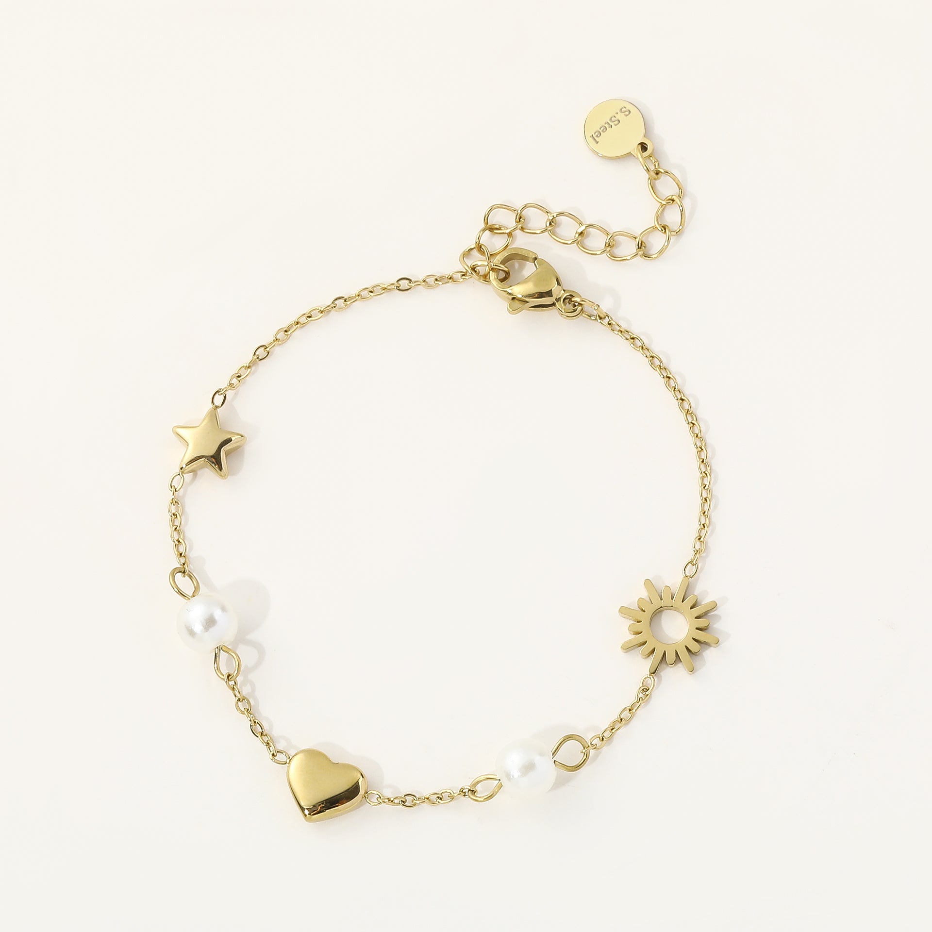Celestial Pearl Charm Bracelet – Sonne, Stern & Herz ☀️✨
